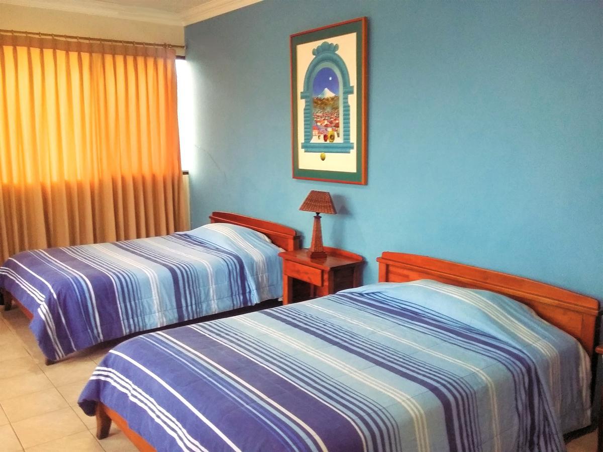 Hostal Solar Del Puerto Machala Esterno foto