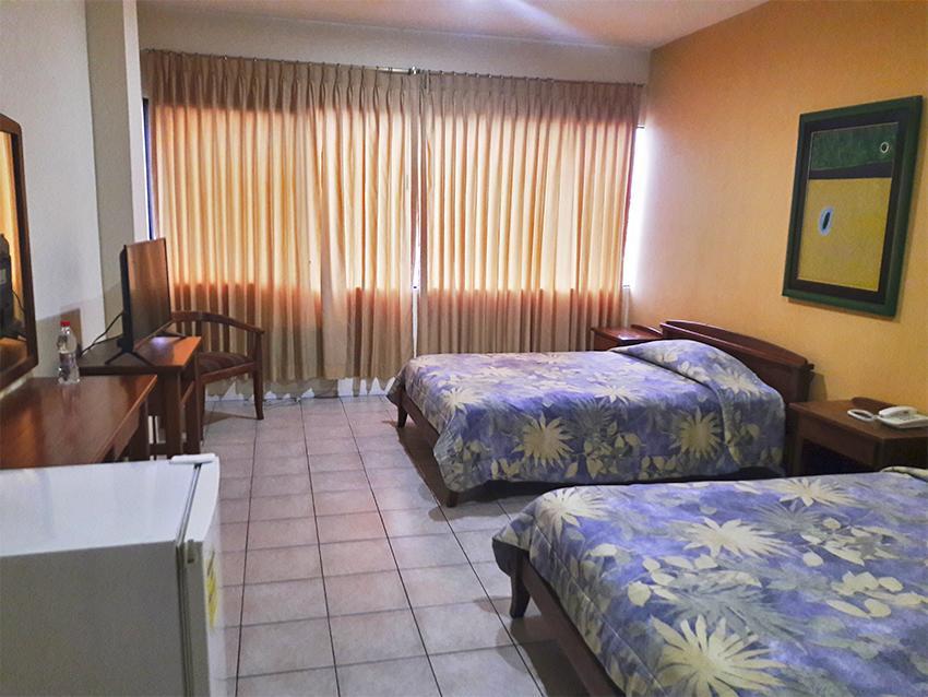 Hostal Solar Del Puerto Machala Esterno foto