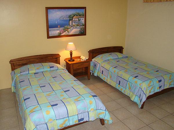 Hostal Solar Del Puerto Machala Esterno foto
